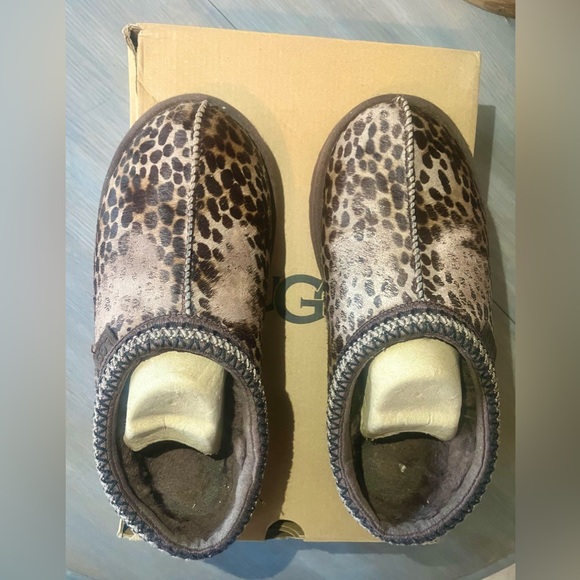 Preloved UGG Tasman Caspian - Picture 4 of 11